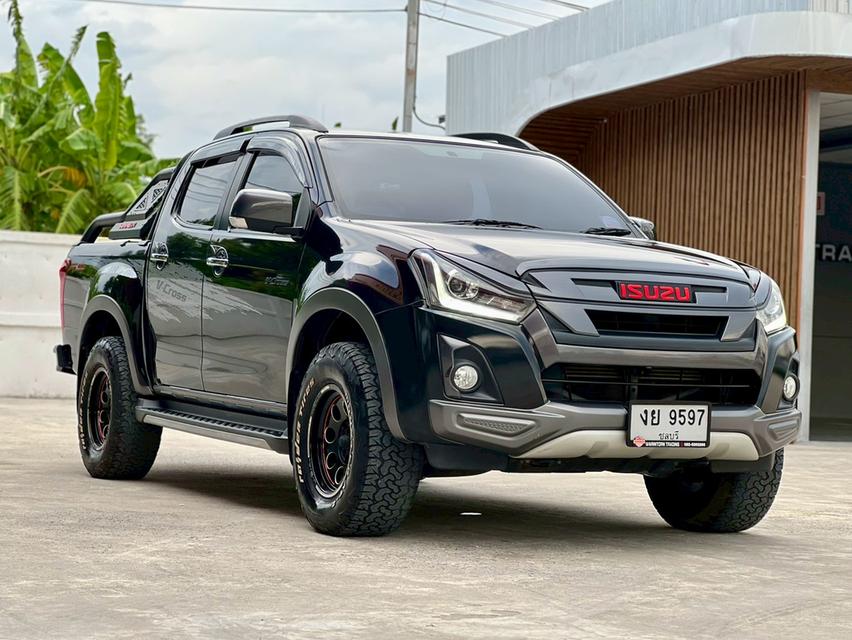ISUZU D-MAX V-CROSS CAB-4 3.0 Ddi M ปี 2019 โฉม V-CROSS CAB-4 19-ปัจจุบัน
