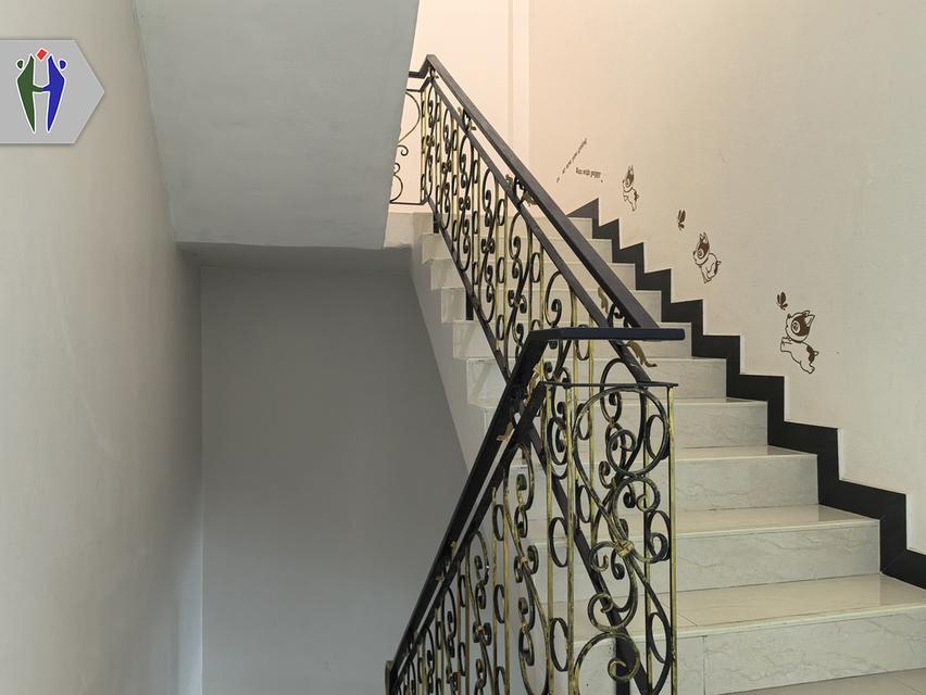 ทาวน์เฮ้าส์สามชั้นพัทยาใต้ ให้เช่า มีรถสองแถววิ่งผ่าน 4