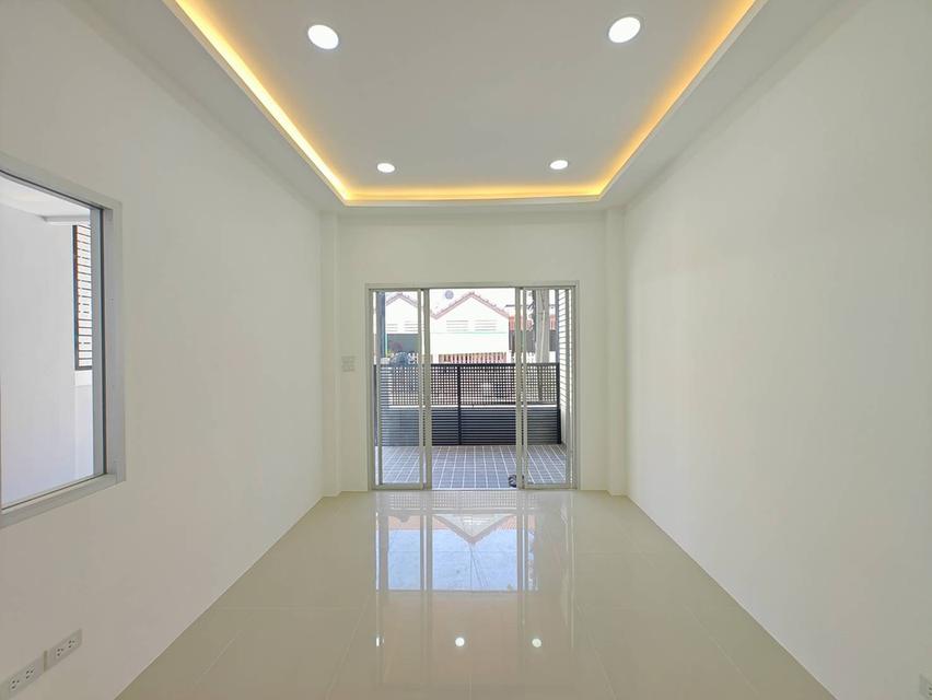 หมู่บ้านไดม่อนด์เเกรนวิลล์ ถนนสุขาภิบาล 5 13