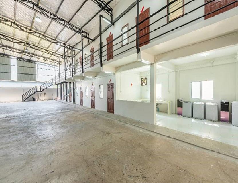 ให้เช่าโกดัง โรงงาน พร้อมสำนักงาน พร้อมห้องพักคนงาน 11 ห้อง / พื้นที่ดิน 2 ไร่ / พื้นที่ใช้สอยรวมกว่า 2,600 ตารางเมตร / ทำเล ถนนชัยพฤกษ์ 8