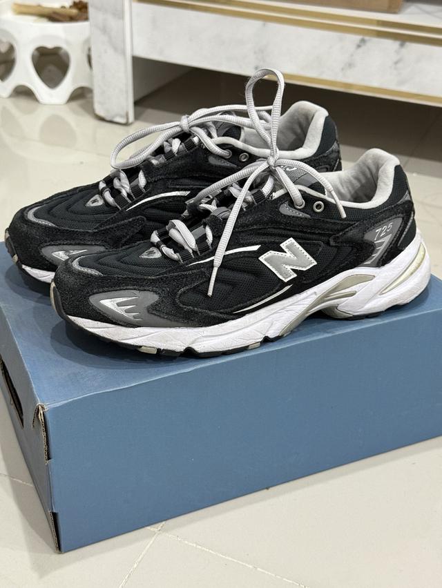 New Balance 725