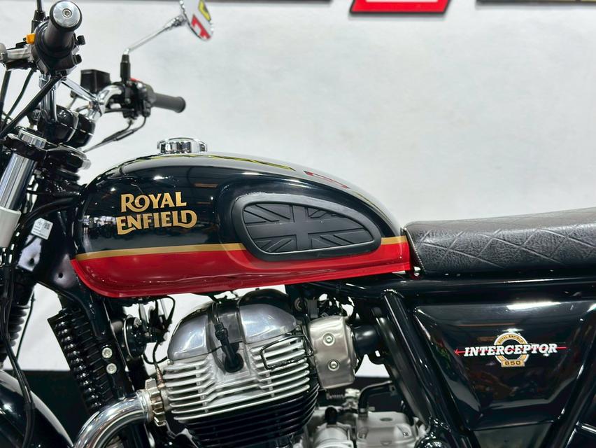 Royal Enfield INTERCEPTOR 650 BLACK 10