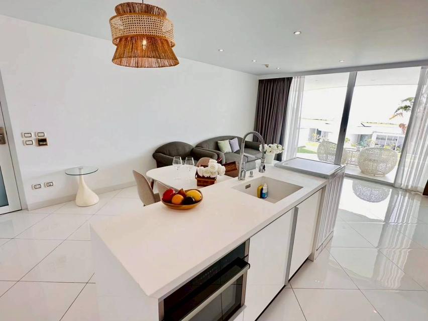 ✨ คอนโดหรูติดทะเล – Pure Sunset Beach 10
