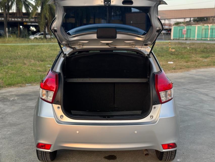 TOYOTA NEW YARIS  1.2E Y 2015 6