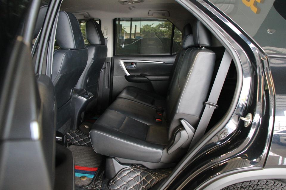 รหัสรถ TKG1861 TOYOTA FORTUNER 2.4 LEADER V ปี 2022 10