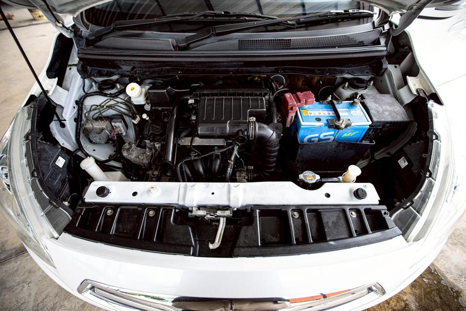 Mitsubishi Attrage 1.2 GLS ปุ่มสตาท์ สีขาว เกียร์ออโต้ ปี 2014 12
