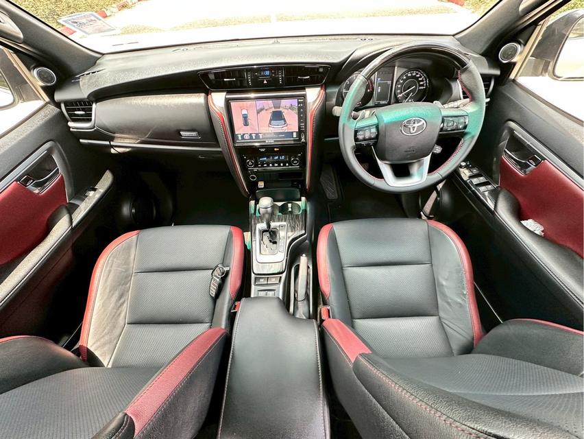 TOYOTA NEW FORTUNER 2.4REGENDER BLACKTOP 2WD ปี2021สีขาว เกียร์ออโต้ เครื่องดีเซล 6