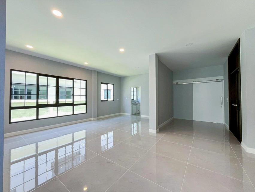 ให้เช่า บ้านเดี่ยว The City bangna 2 ติดทางด่วนกาญจนาภิเษก ใกล้ เมกาบางนา 105 ตรว 2 ชั้น 5