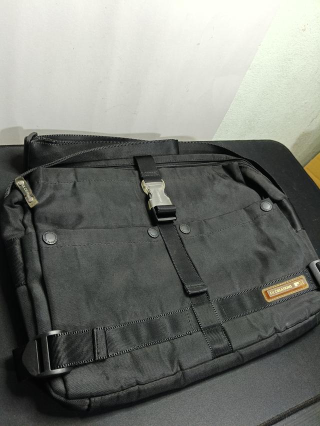 กระเป๋าสะพายข้าง FX CREATIONS สีดำ ผ้าไนลอน ทรง Messenger ใส่ iPad ได้ รูปย่อยที่ 4