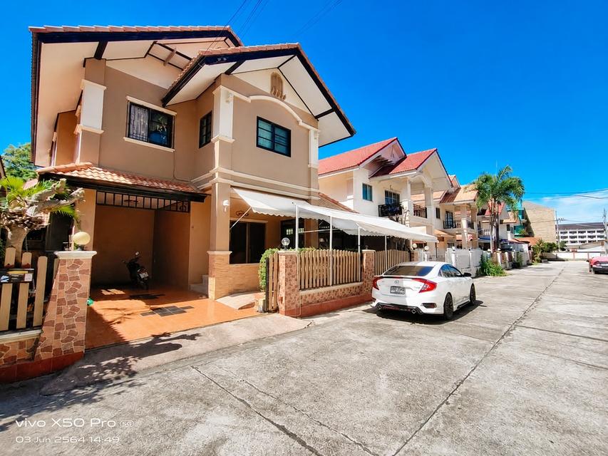บ้านขายและให้เช่า หมู่บ้านสิริศา 9 พัทยาใต้ ทำเลพัทยาใต้ ใกล้ถนนสุขุมวิท | เฟอร์นิเจอร์ครบ | ตกแต่งใหม่ บ้าน 2 ชั้น บนที่ดินขนาด 58 ตารางวา ทำเลดี 1