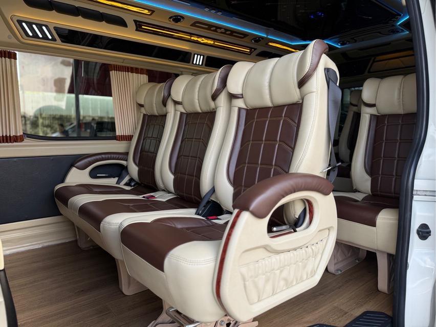 ปี 2019 TOYOTA COMMUTER, 2.8 โฉม ปี19-ปัจจุบัน สีขาว เครื่องยนต์ 2.8 ดีเซล เกียร์ออโต้ Vip แสงสีเสียงเต็ม 14