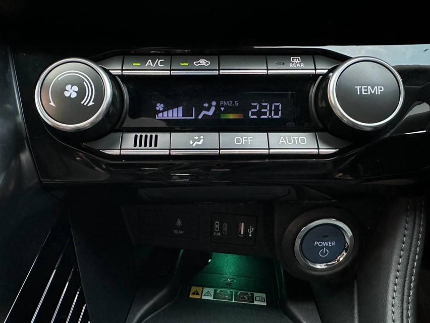 TOYOTA YARIS CROSS HYBRID PREMIER LUXURY หลังคาแก้ว (รุ่น TOP สุดของรุ่น) สีเทา รถปี 2024 รถมือเดียวตั้งแต่ป้ายแดงประวัติศูนย์ TOYOTA ทุกระยะ รูปที่ 16