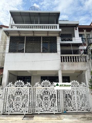 ให้เช่าทาวน์เฮ้าส์3ชั้น หมู่บ้าน ชลพฤกษ์ เพลส สมเด็จพระเจ้าตากสิน 41 ตรงข้าม ตลาดดาวคนอง