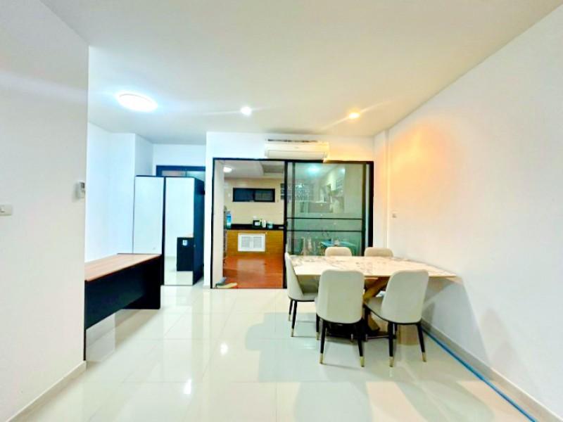 เมกาบางนา 2.5 กม. ทาวน์โฮม 3 ชั้น 2 นอน ถ.กาญจนาภิเษก บางนา-ตราด กม.8 3 น้ำ พร้อมเฟอร์ฯ และเครื่องใช้ไฟฟ้าครบ อีโค สเปซ 5