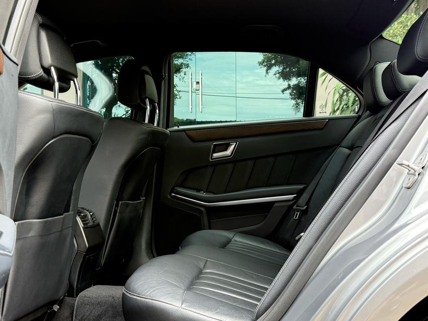 2015 BENZ E200 FACELIFT W212 รถมือเดียวออกป้ายแดง รถวิ่งน้อย เข้าศูนย์ตามระยะ รถไม่เคยมีอุบัติเหตุครับ 14