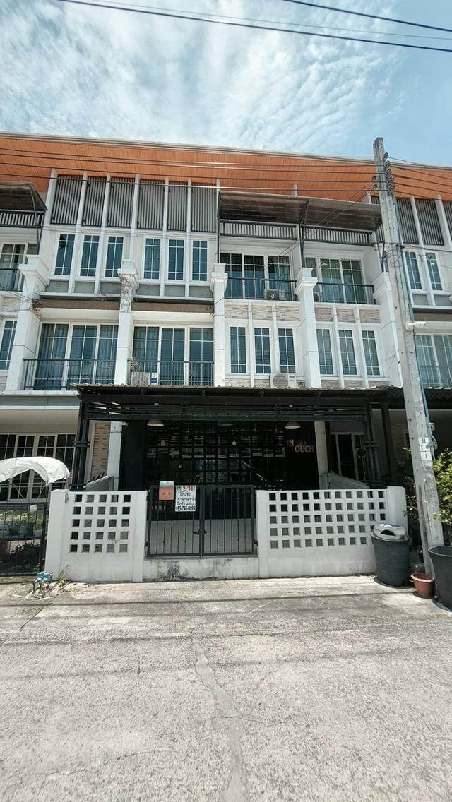 ให้เช่าทาวน์โฮม 3 ชั้น โกลเด้นทาวน์ ซ.นวมินทร์ 42 แยก 27 ,ซ.เกษตรนวมินทร์ 48, 5 ห้องนอน 4 ห้องน้ำ ต่อเติมครบ ไซส์ใหญ่ที่สุดในโครงการ 1