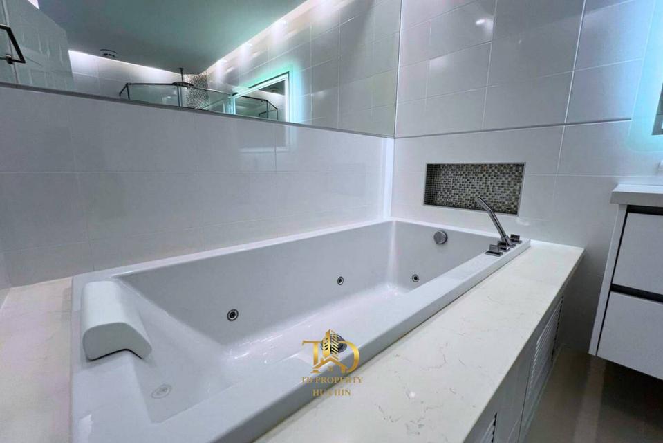 FOR RENT  3 Bedrooms 3 Bathrooms 12
