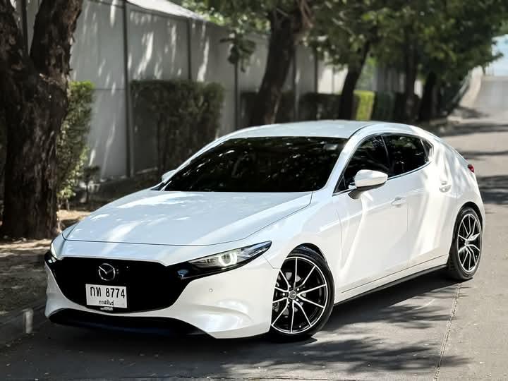 MAZDA 3 สีขาวสวยๆ