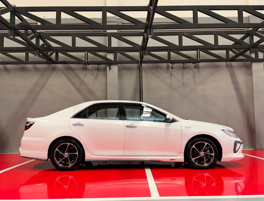 2017 TOYOTA CAMRY 2.0G EXTREMO รถมือเดียวออกป้ายแดง รถวิ่งน้อย รถเข้าศูนย์ตามระยะ รถไม่เคยมีอุบัติเหตุครับ รูปย่อยที่ 2