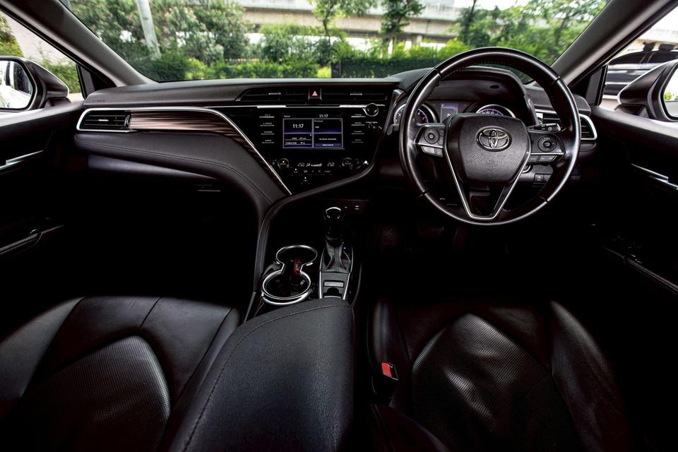 Toyota Camry 2.0G ปี 2019 สีขาว  12