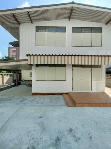 ให้เช่าบ้านเดี่ยว 2 ชั้น 88 ตรว. ย่านลาดพร้าว เลียบด่วน เหมาะทำโฮมออฟฟิศ ใกล้ MRT ลาดพร้าว83 (จดทะเบียนได้) 1