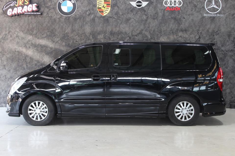 รหัสรถ JRS3187 🚐✨ HYUNDAI H-1 ปี 2017 สีดำสุดหรู สภาพพร้อมใช้ รูปที่ 7