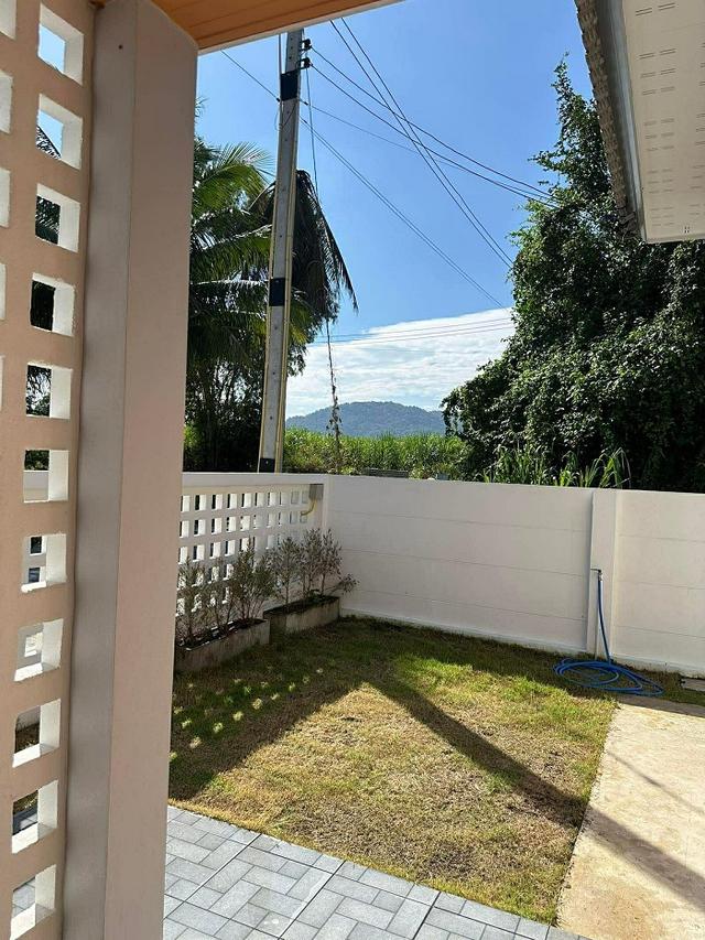 ขายบ้านเดี่ยวชั้นเดียวสร้างใหม่ พร้อมอยู่ ขนาด42ตรว เฟอร์นิเจอร์ครบ ใกล้ถนนมอเตอร์เวย์ชลบุรี-พัทยา บ้านบึง ชลบุรี. 8