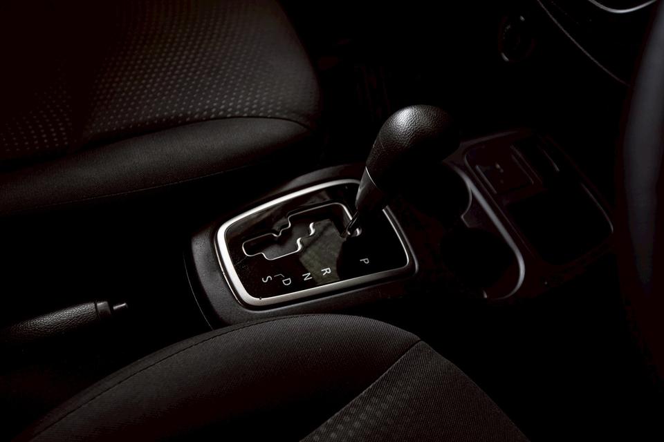 Mitsubishi Attrage 1.2 GLS ปุ่มสตาท์ สีขาว เกียร์ออโต้ ปี 2014 18