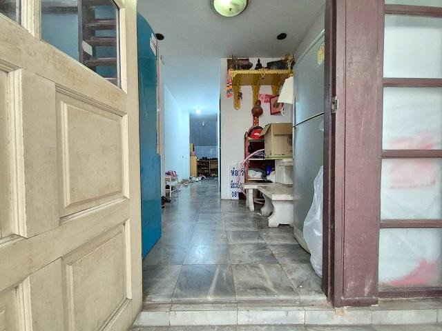 โอกาสทองสำหรับนักลงทุนอสังหา! ขายอพาร์ทเม้นต์ 4 ชั้น ผู้เช่าเต็ม ย่านรัชดา-ห้วยขวาง แหล่งธุรกิจที่อยู่อาศัย 7