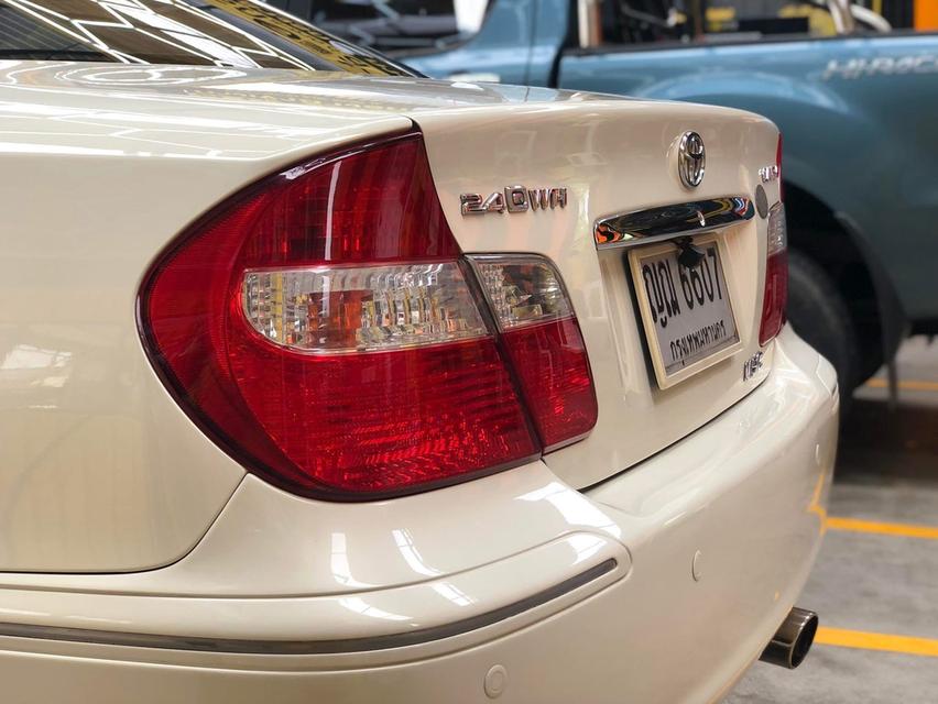Camry 2.4Q ท็อปสุด “ตัวพิเศษฉลอง40 ปี ”