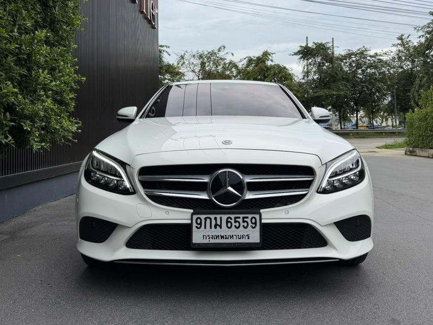 Benz C220d AV Facelift 2020 สีขาว เข้าศูนย์ Benz ตลอดทุกระยะ รูปที่ 2