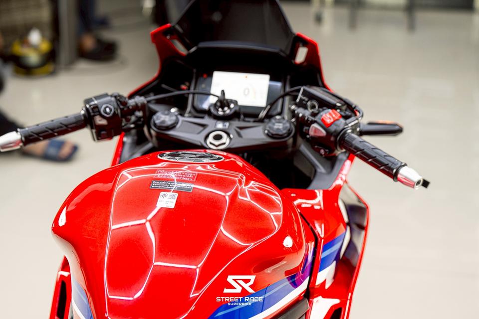 HONDA CBR500R 2024 สีแดง ท่อ Akrapovic รูปที่ 3