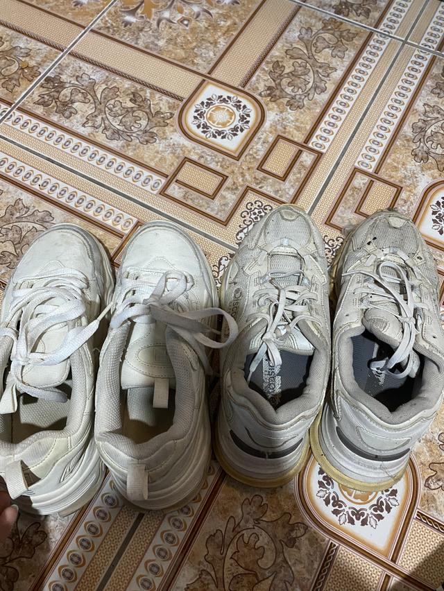 รองเท้า มือ2ไม่ได้ใช้งานฝุ่นเกาะนิดหน่อย ทำความสะอาดให้ก่อนส่ง