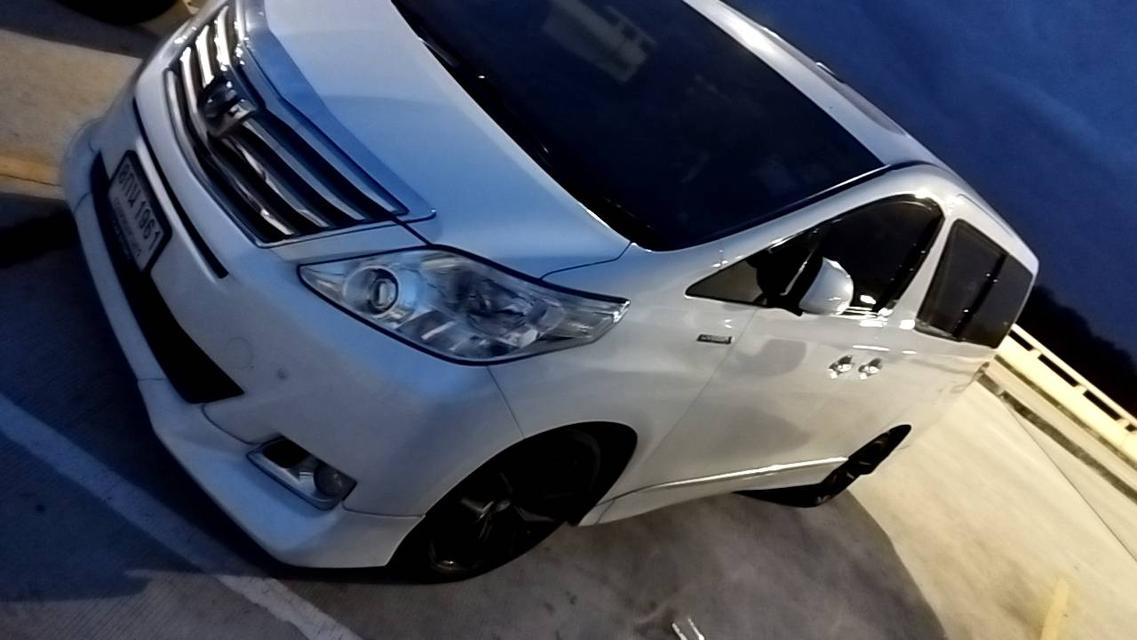 บริการให้เช่ารถตู้ VIP พร้อมคนขับ 2