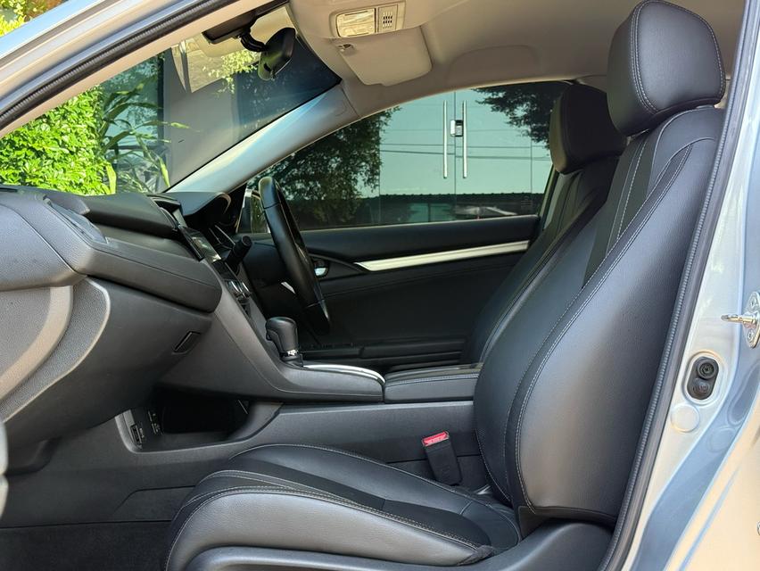 2018 HONDA CIVIC FC 1.5 TURBO รถมือเดียวออกป้ายแดง รถวิ่งน้อย เข้าศูนย์ทุกระยะ รถไม่เคยมีอุบัติเหตุครับ รูปที่ 13