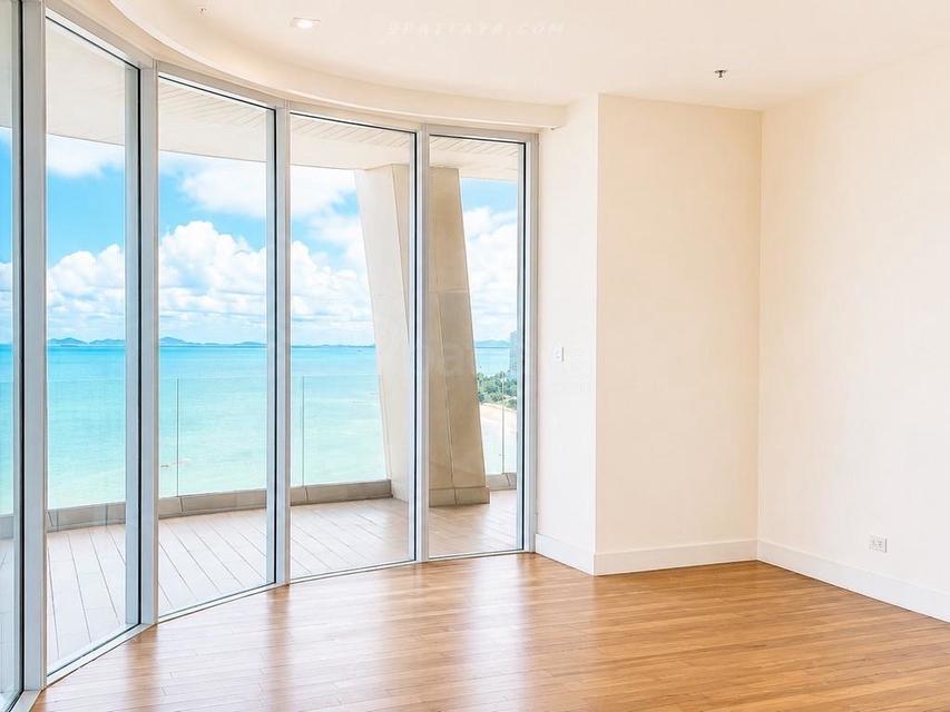 For Sale — Beachfront Penthouse at The Cove Condominium, Wongamat Pattaya Penthouse unit• 2-storey layout•: 565 sq.m.• Floor: 16–17• 4 bedro 9