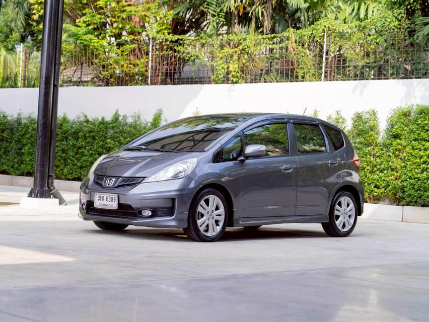 Honda jazz 1.5SV ปี 2012 Sาคา : 289,000 บ. วิ่งน้อย 8 หมื่น km.   ฟรีดาวน์ 