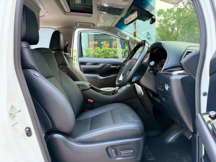 Toyota ALPHARD 2.5 SC PACKAGE ปี 2023 รถมือเดียว สภาพป้ายแดง กลิ่นใหม่ยังอยู่ 11