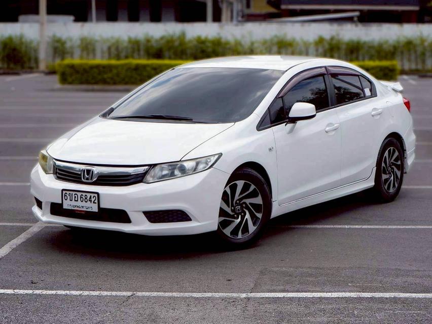 Honda Civic FB 1.8 S เกียร์ Auto สีขาว ปี 2013