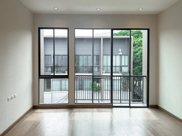 ขายทาวน์โฮม 3 ชั้น 18.1 ตรว. บ้านกลางเมือง พระราม 9-กรุงเทพกรีฑา (ตัดใหม่) ใกล้บิ๊กซี เคหะร่มเกล้า 6