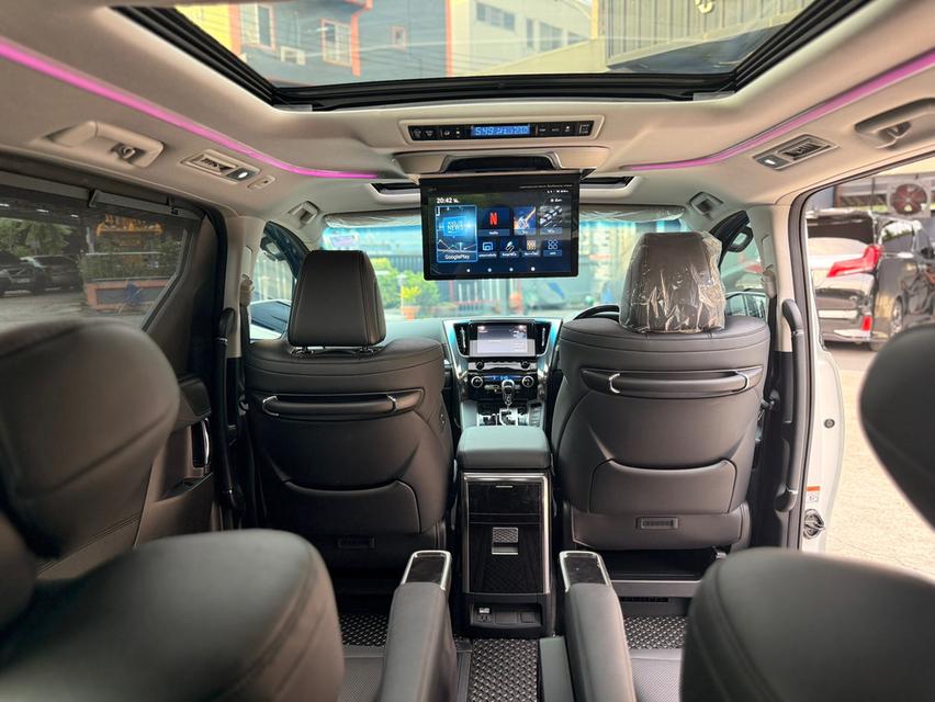 Toyota Alphard 2.5 SC Package ปี 2023 สีขาว 11