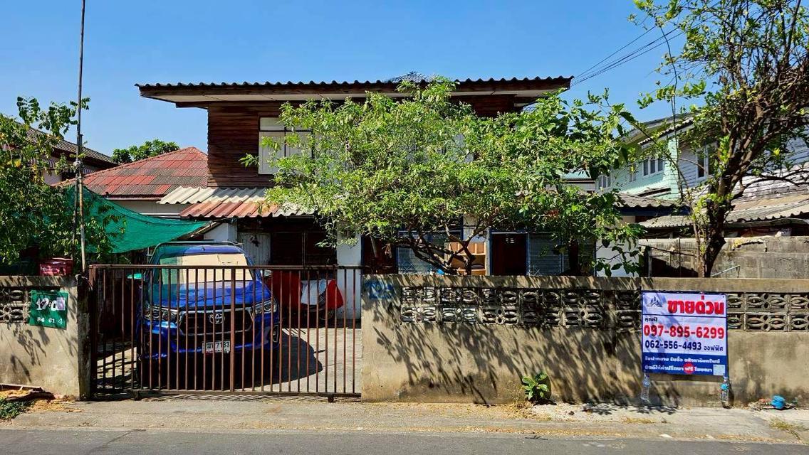 ขายที่ดินพร้อมบ้านครึ่งปูนครึ่งไม้ ทำเลทองดอนเมือง ซอยช่างอากาศอุทิศ 10  เนื้อที่  54.3 ตรว. 1