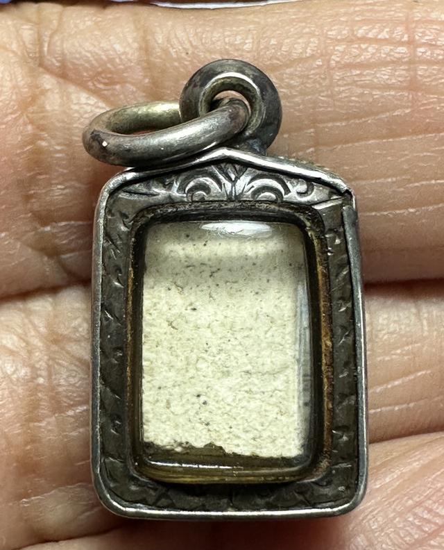 พระสมเด็จพระปิลันท์ขาว พิมพ์จิ๋ว เลี่ยมกรอบเงิน