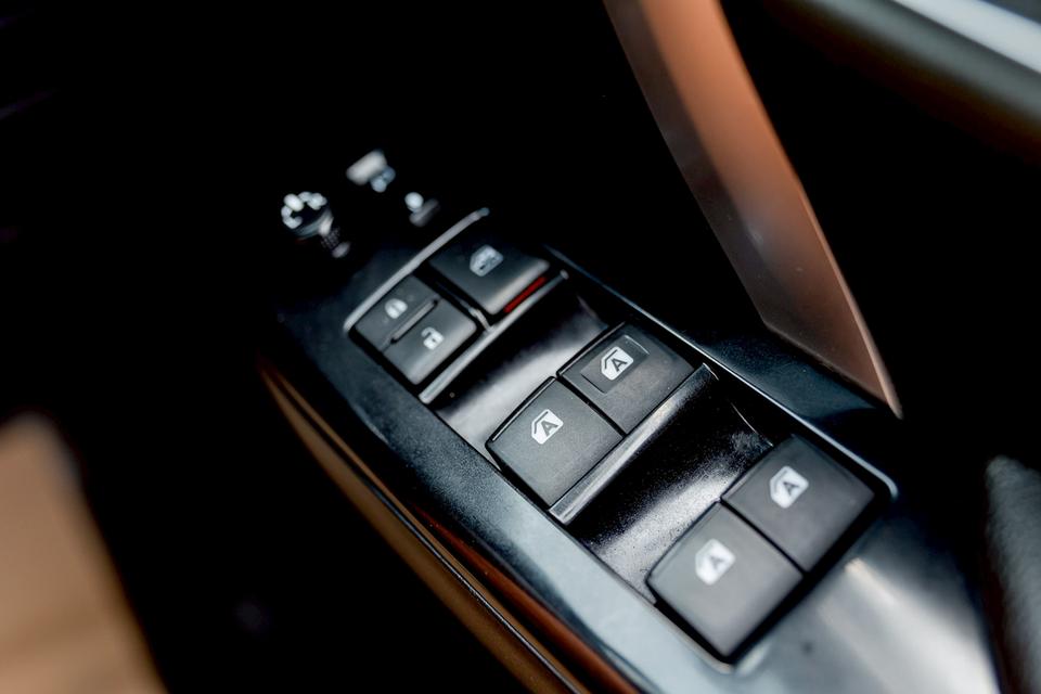 Toyota Fortuner 2.4V ปี18 13