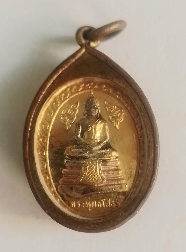 เหรียญสามกษัตริย์รัชกาลที่ 5 หลังหลวงพ่อโสธร เลี่ยมเก่าจากวัด พร้อมแขวน