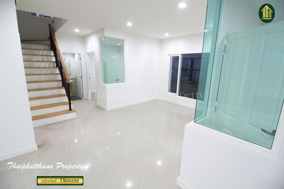 โกลเด้น นีโอ บางนา-กิ่งแก้ว 8