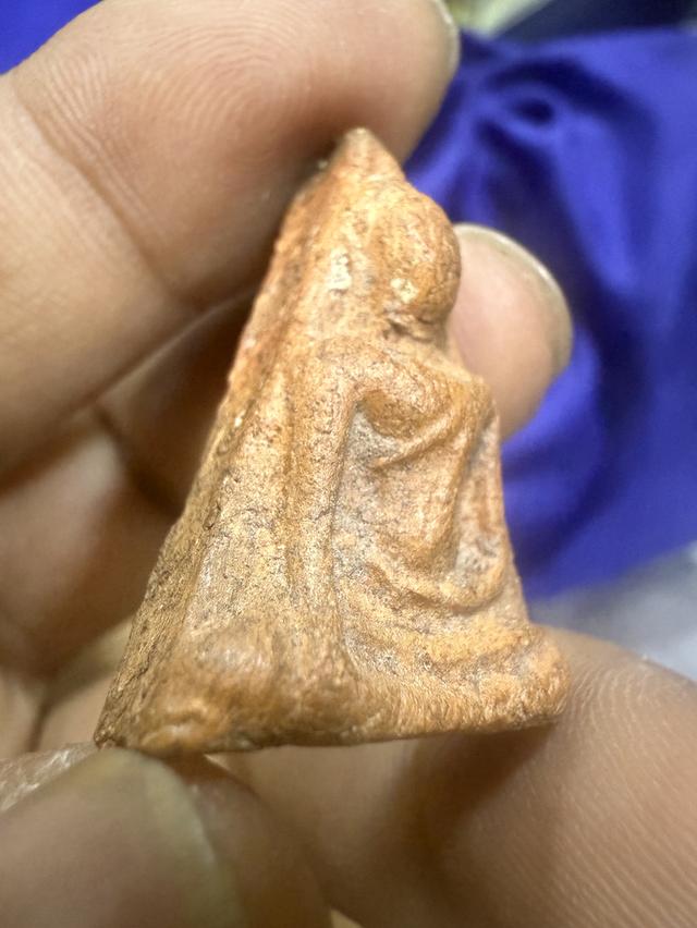 นางพญาพิษณุโลกพิมพ์เข่าโค้ง 4