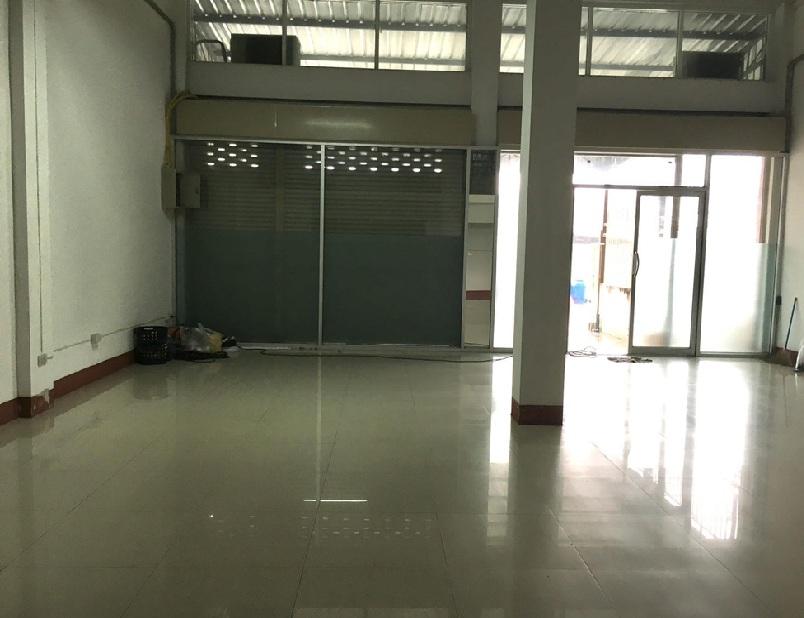 ให้เช่าอาคารพาณิชย์ 2 คูหา 4.5 ชั้น ริมถนนลาดกระบัง เข้าซอยไม่ลึก แอร์ 10 เครื่อง จอดรถในรั้ว 2 คัน 15