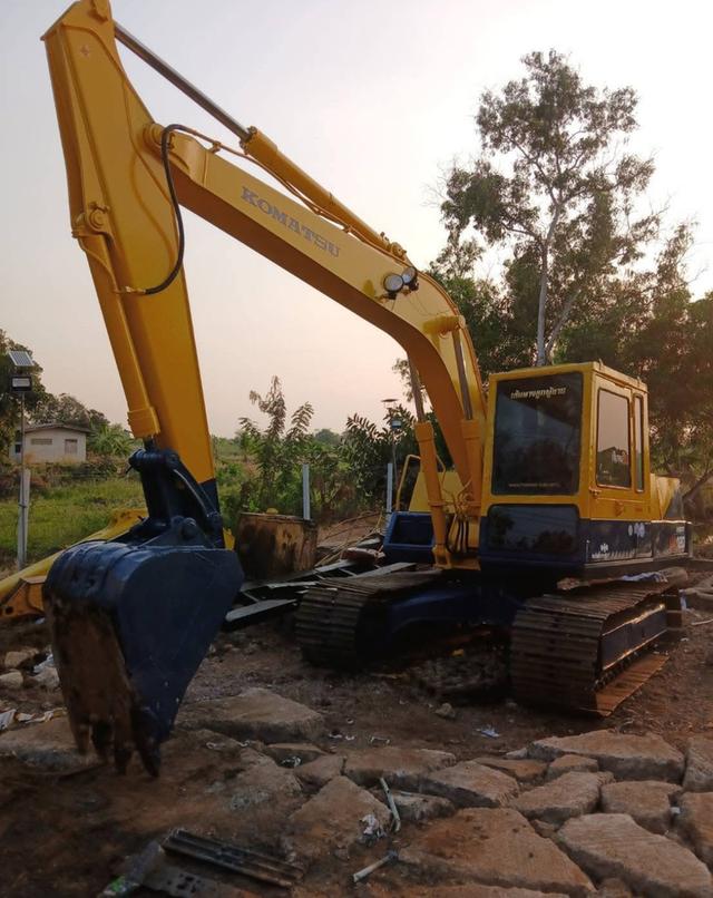 สำหรับขาย Komatsu PC120-3 มือ 2 3