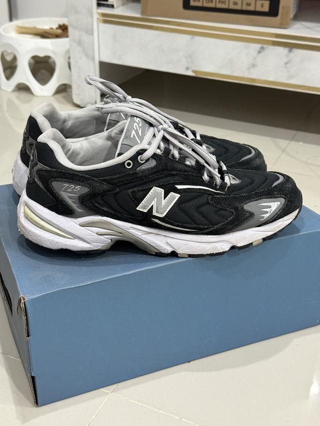 New Balance 725